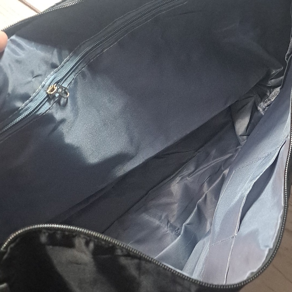 Black Gym Duffel Travel Bag Folds Down To Pack - Picture 6 of 7